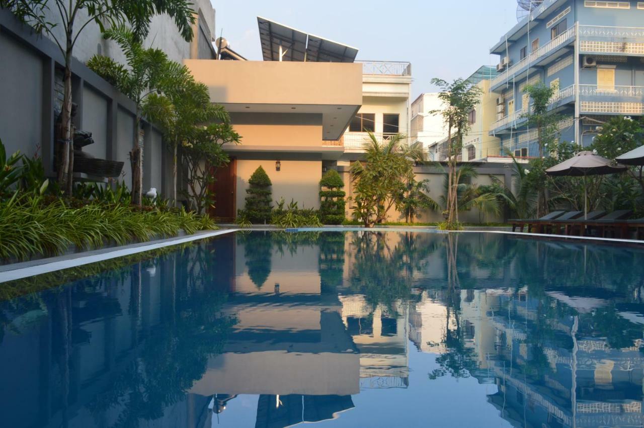 Holiday Hotel Battambang Exterior photo